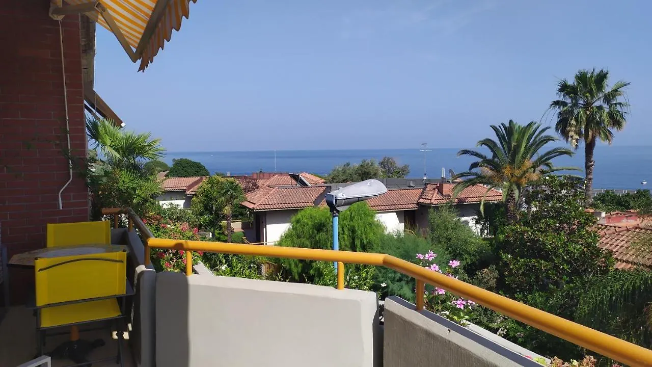 アーチ・カステッロ Nero Basalto Azzurro Mare Bed & Breakfast