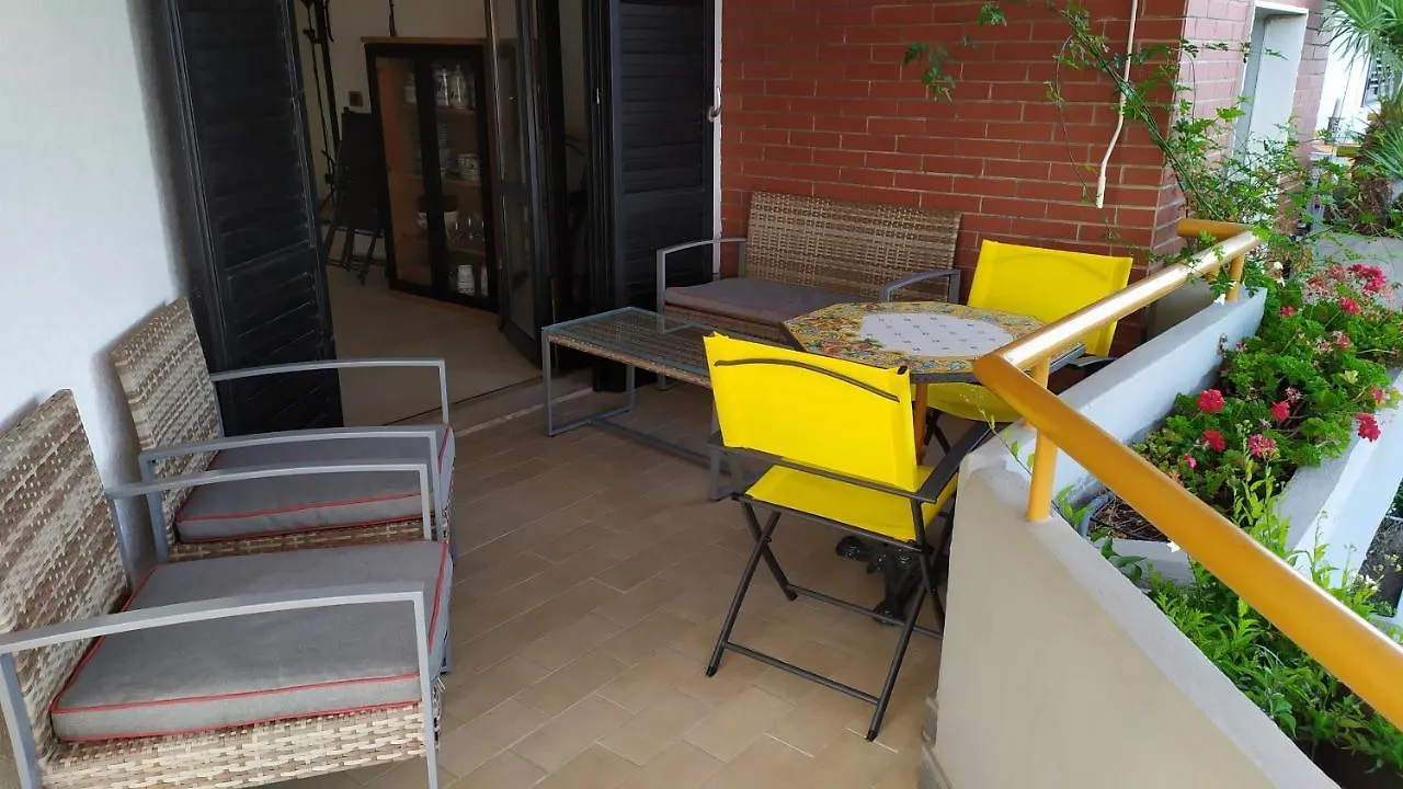 アーチ・カステッロ Nero Basalto Azzurro Mare Bed & Breakfast イタリア