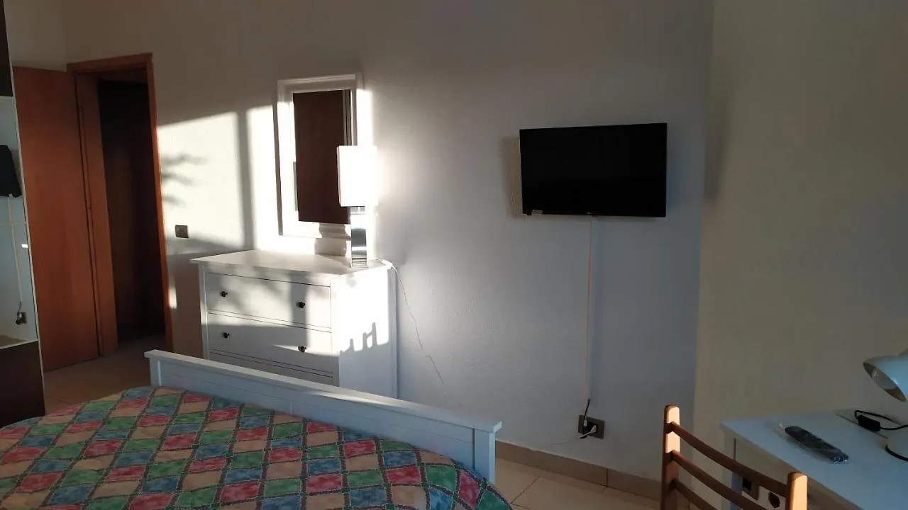 アーチ・カステッロ Nero Basalto Azzurro Mare Bed & Breakfast 2*,  イタリア