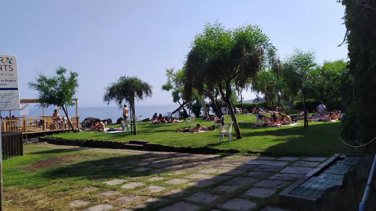 アーチ・カステッロ Nero Basalto Azzurro Mare Bed & Breakfast 2*,  イタリア